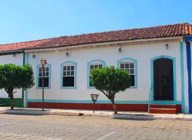Casarão Colonial a venda na Rua Direita.