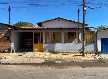 Casa Amarela no Bairro Santa Bárbara.