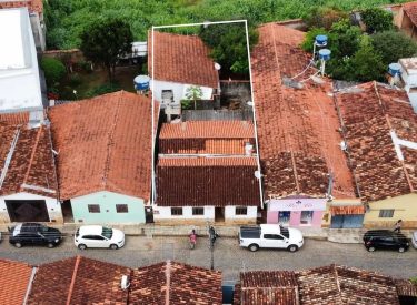 Casa Bonsucesso a venda na Av. Benjamin Constant no centro de Pirenópolis.