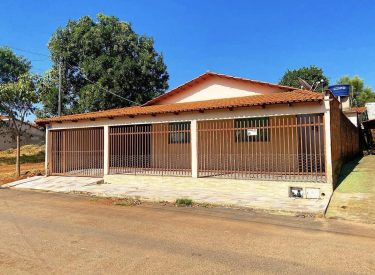 Casa a venda no Bairro Jardim Esmeralda.
