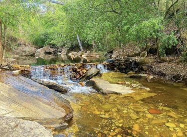 Chácara de 20 mil metros quadrados.